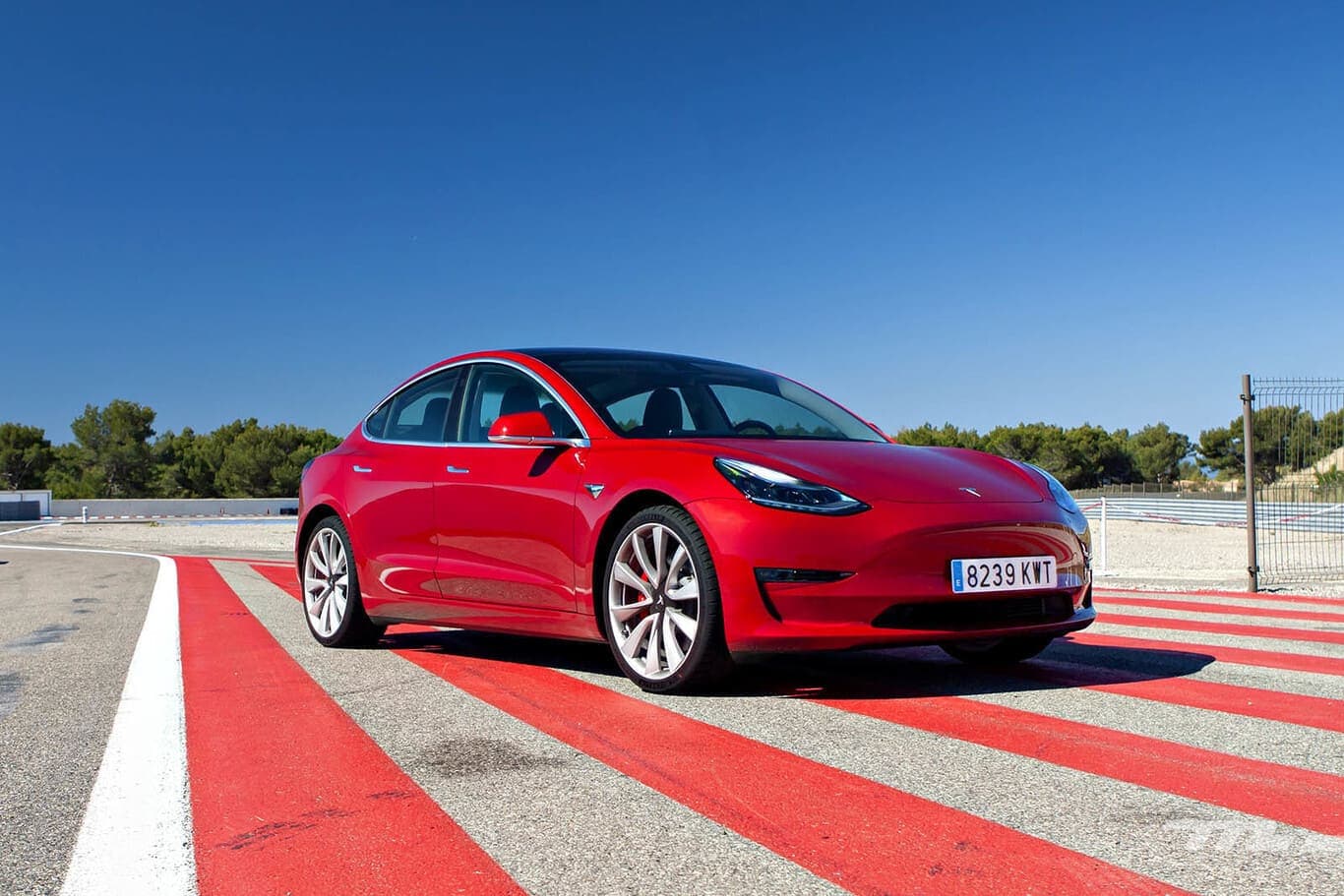tesla_model3.jpeg