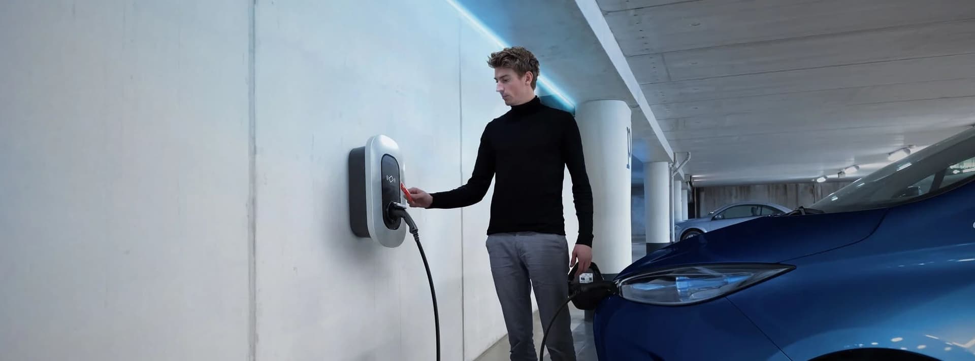 punto de recarga para coche electrico en garaje comunitario