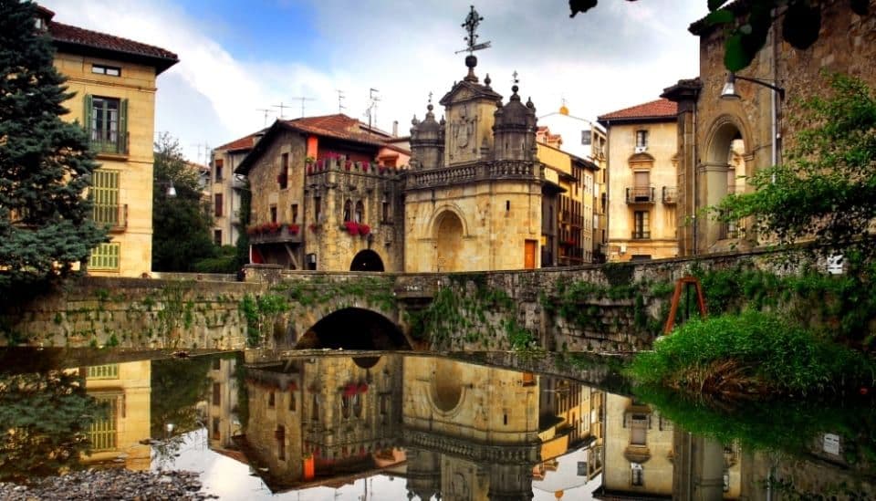 Durango con reflejos en el agua